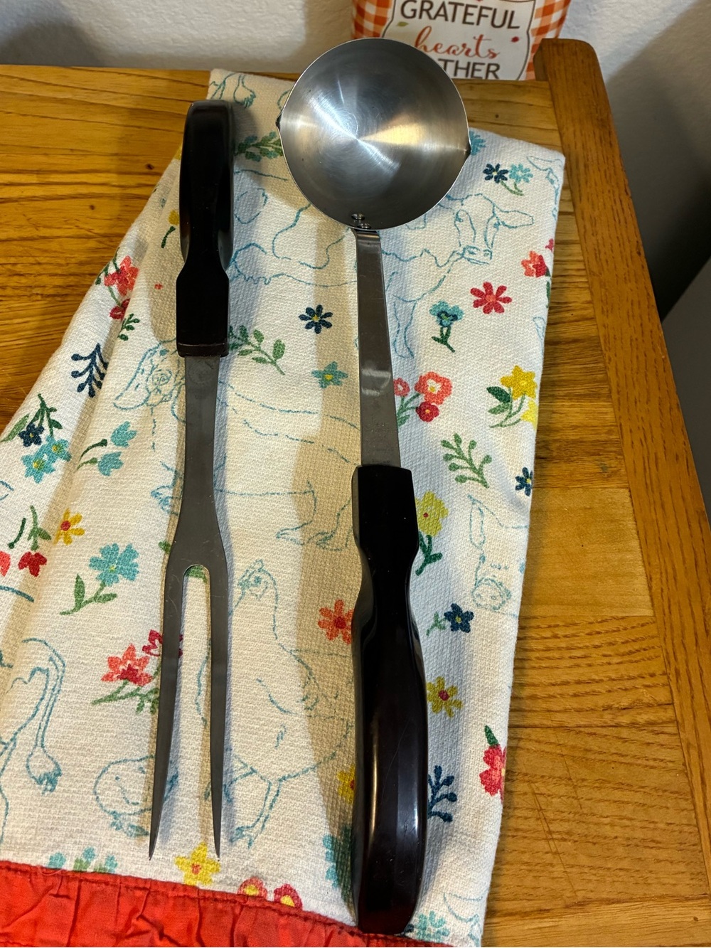 VTG Carico Brown Handle Stainless Steel Carving Fork and Ladle Set